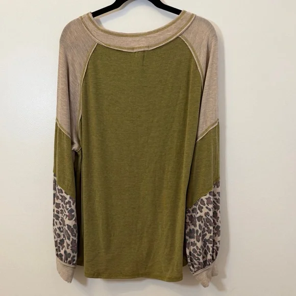 Easel Two-Tone Shirt with Leopard Print - Picture 2 of 4